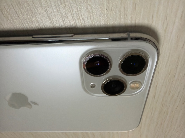 iPhone iPhone11 Pro 256GB docomo（スマホ）の商品画像 - 査定依頼日：2026年10月9日 - 最高査定価格：22,000円