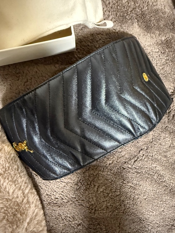 イブサンローラン  （ブランドバッグ）の商品画像 - 査定依頼日：2025年6月17日 - 最高査定価格：50,000円