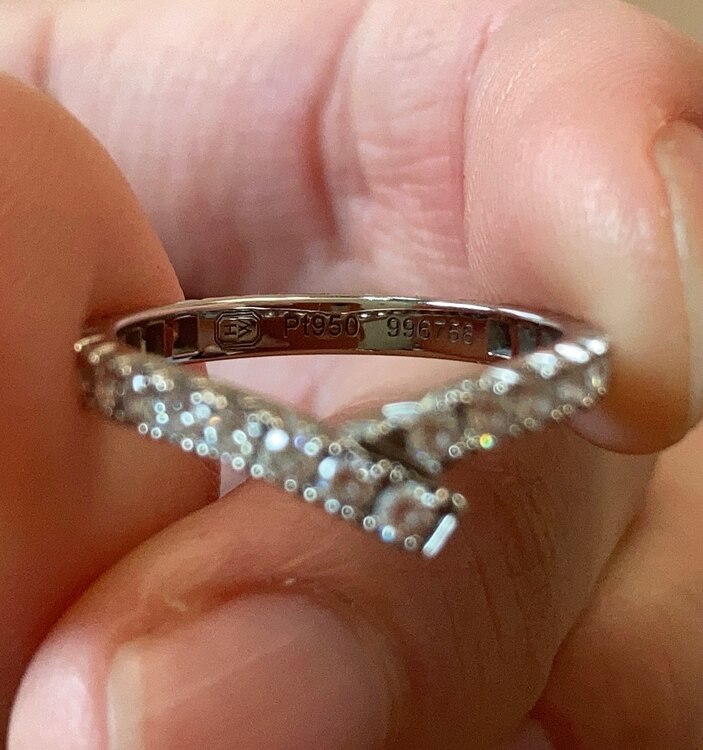 ハリーウィンストン　リボン・バンドリング（宝石）の商品画像 - 査定依頼日：2024年12月23日 - 最高査定価格：400,000円