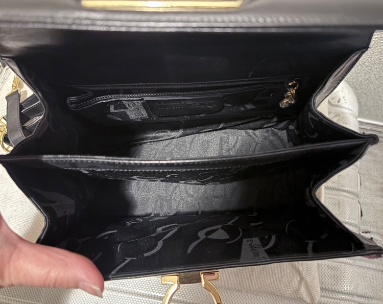 フェラガモ  （ブランドバッグ）の商品画像 - 査定依頼日：2026年2月8日 - 最高査定価格：17,000円