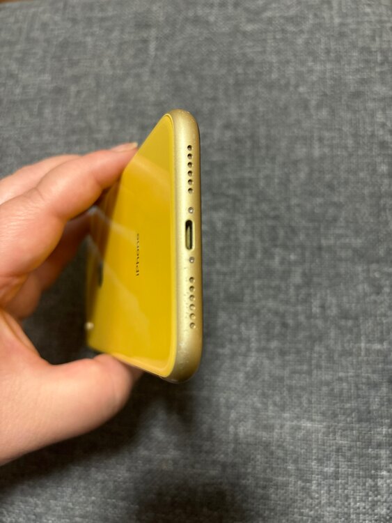 iPhone XR（スマホ）の商品画像 - 査定依頼日：2025年3月21日 - 最高査定価格：4,000円