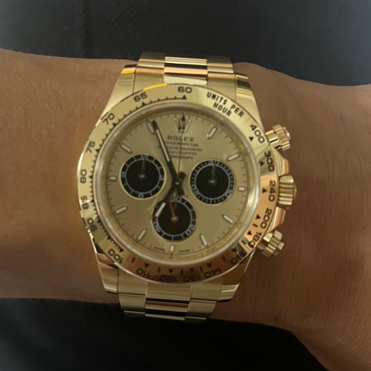 デイトナ　イエローゴールド　ゴールデン&ブラック（高級時計）の商品画像 - 査定依頼日：2025年9月9日 - 最高査定価格：8,800,000円