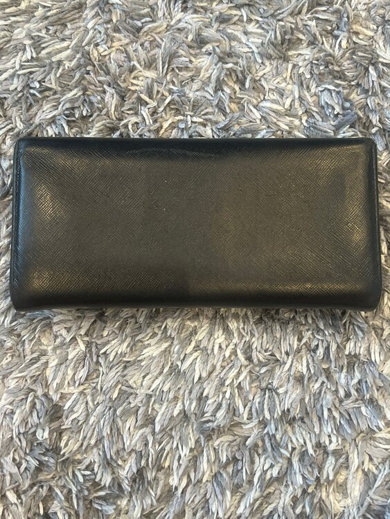 プラダ  （ブランドバッグ）の商品画像 - 査定依頼日：2025年3月19日 - 最高査定価格：3,000円