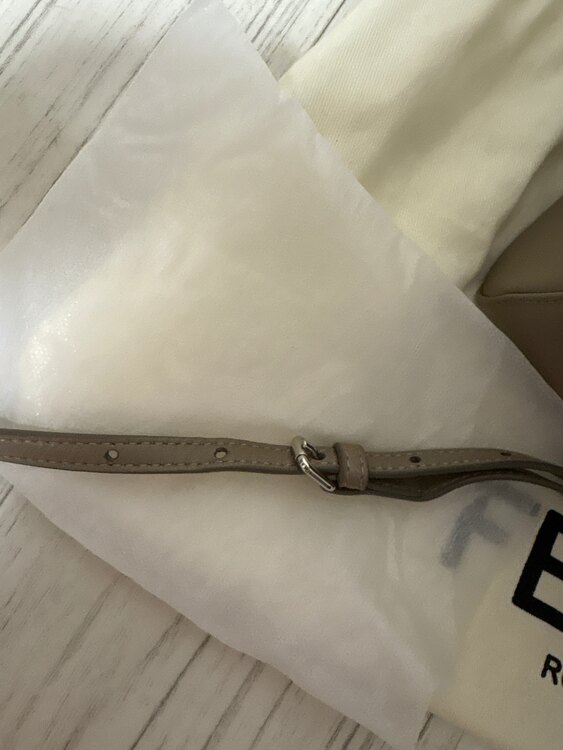 ピーカブーミニ（ブランドバッグ）の商品画像 - 査定依頼日：2025年2月14日 - 最高査定価格：150,000円