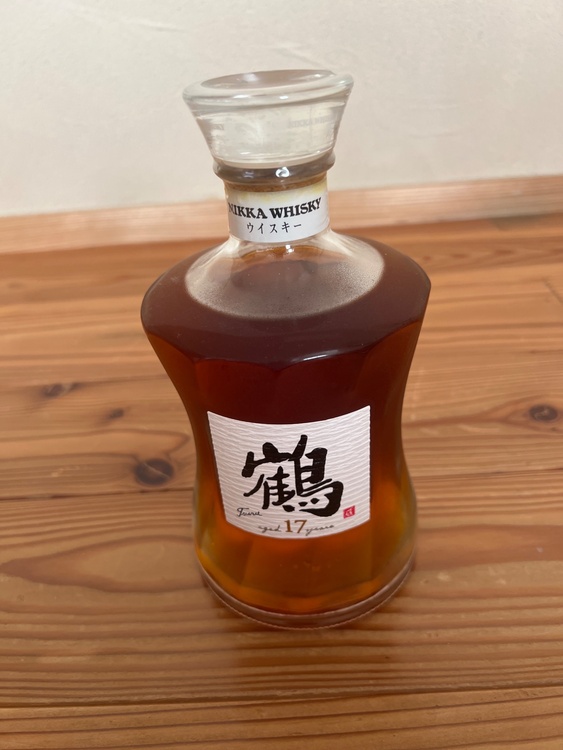 鶴　黒　17年（お酒）の商品画像 - 査定依頼日：2025年12月7日 - 最高査定価格：28,000円