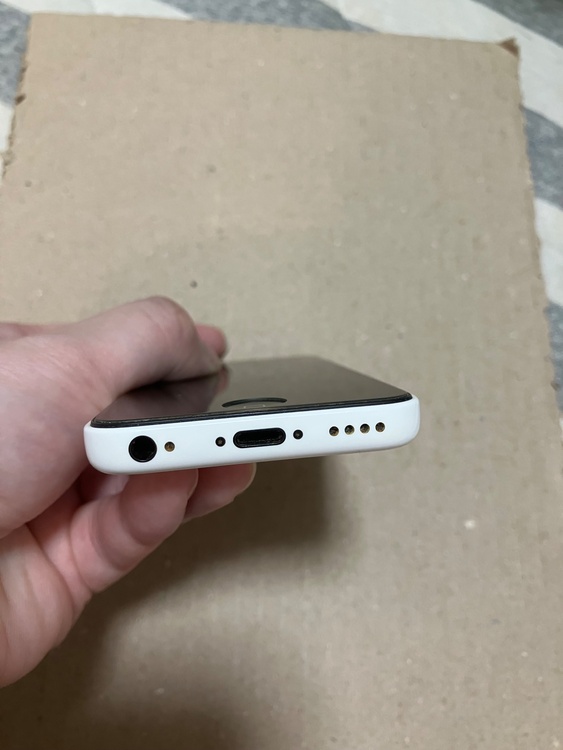 iPhone5c、32GB（スマホ）の商品画像 - 査定依頼日：2026年7月6日 - 最高査定価格：1,010円