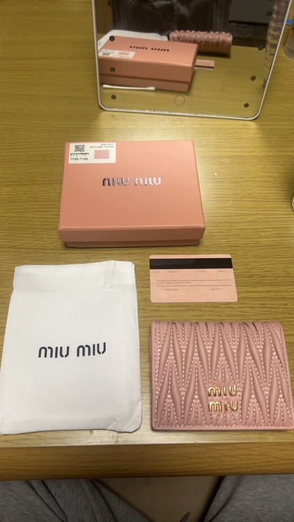 ミュウミュウ  （ブランドバッグ）の商品画像 - 査定依頼日：2025年9月22日 - 最高査定価格：27,000円