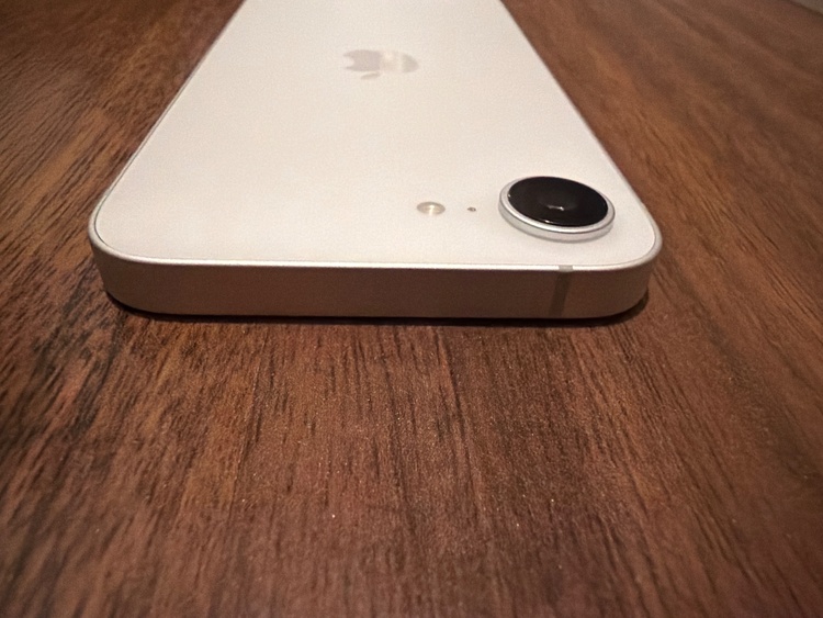 iPhone iPhone 16e 128GB au（スマホ）の商品画像 - 査定依頼日：2026年7月2日 - 最高査定価格：59,000円
