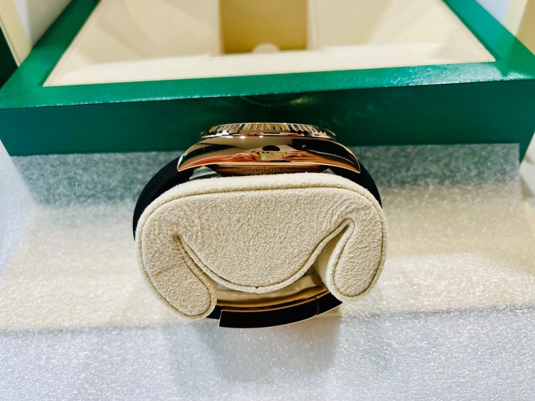 ロレックス スカイドゥエラー 336235（高級時計）の商品画像 - 査定依頼日：2025年6月23日 - 最高査定価格：6,200,000円