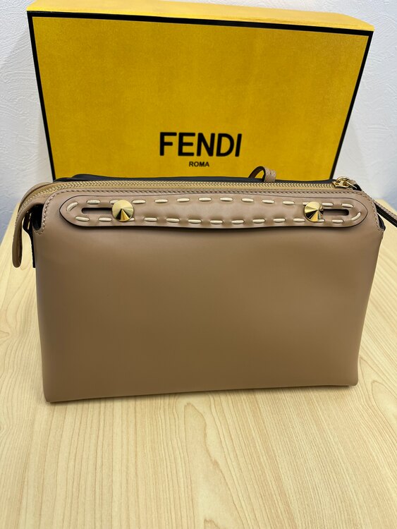 バイザウェイレザー×パイソン ベージュ2wayハンドバッグショルダーユーズッカ（ブランドバッグ）の商品画像 - 査定依頼日：2025年4月25日 - 最高査定価格：95,000円