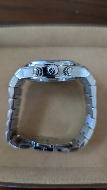 ヴァシュロン コンスタンタン オーヴァーシーズ 5500V/110A-B14（高級時計）の商品画像 - 査定依頼日：2025年8月15日 - 最高査定価格：3,450,000円