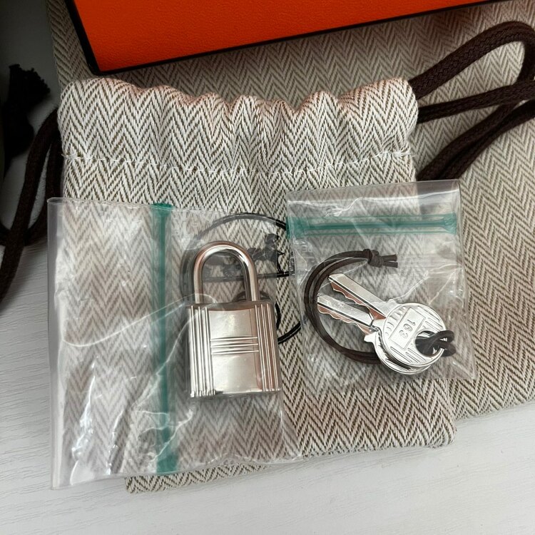 ピコタン・ロック18 PMサイズ（ブランドバッグ）の商品画像 - 査定依頼日：2025年5月21日 - 最高査定価格：650,000円