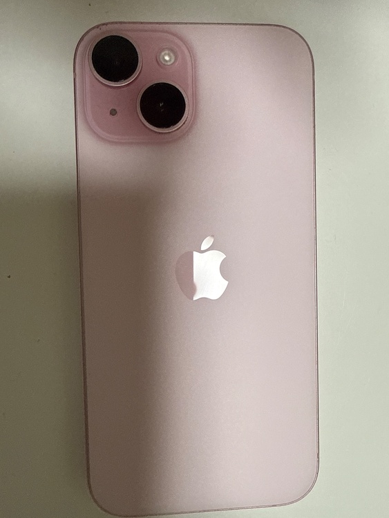 iPhone iPhone 15 128GB au（スマホ）の商品画像 - 査定依頼日：2026年9月26日 - 最高査定価格：64,000円