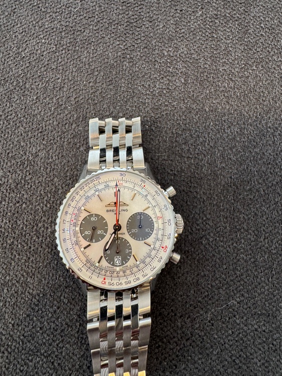 ブライトリング ナビタイマー ブB01 41 クロノグラフ ジャパンエディション （高級時計）の商品画像 - 査定依頼日：2025年9月5日 - 最高査定価格：820,000円