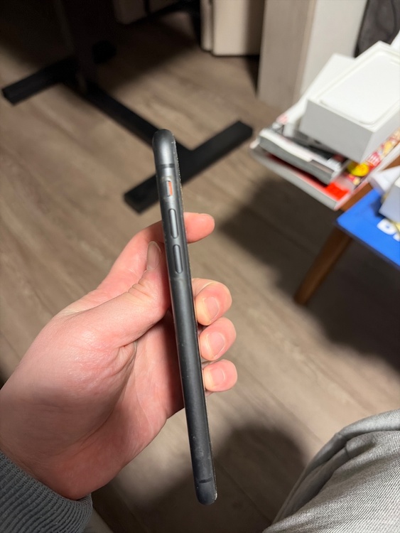 iPhone11 128GB au（スマホ）の商品画像 - 査定依頼日：2026年3月27日 - 最高査定価格：21,000円