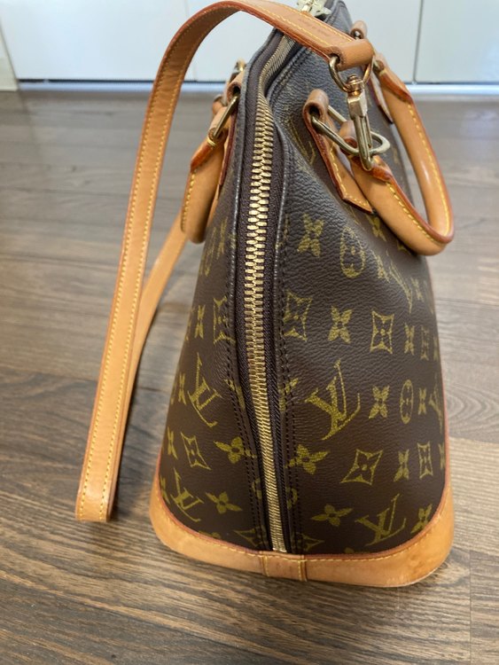 Ｍ53151（ブランドバッグ）の商品画像 - 査定依頼日：2022年10月18日 - 最高査定価格：50,000円