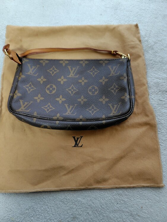 ポーチ（ブランドバッグ）の商品画像 - 査定依頼日：2026年2月15日 - 最高査定価格：100,000円