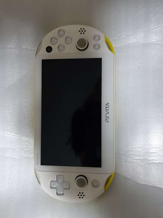 PlayStation vita（ゲーム機本体・ゲームソフト）の商品画像 - 査定依頼日：2023年2月11日 - 最高査定価格：8,000円