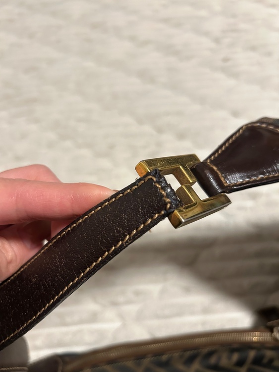 ズッカ ワンショルダーバッグ V字ファスナー（ブランドバッグ）の商品画像 - 査定依頼日：2026年1月26日 - 最高査定価格：60,000円