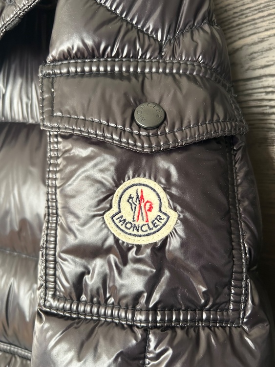 MONCLER/モンクレール HUBERT ヒューベル コヨーテファー付き ダウ（古着・ファッション）の商品画像 - 査定依頼日：2026年2月15日 - 最高査定価格：28,000円