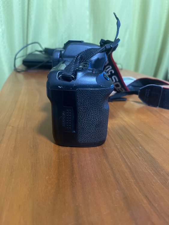 eos5d（カメラ）の商品画像 - 査定依頼日：2026年3月23日 - 最高査定価格：12,100円