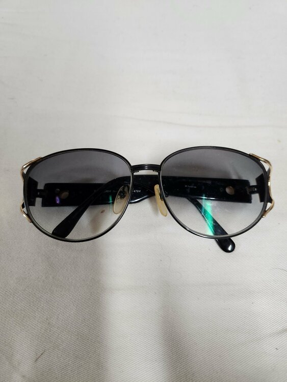 イブサンローラン  （ブランドバッグ）の商品画像 - 査定依頼日：2026年2月26日 - 最高査定価格：1,200円