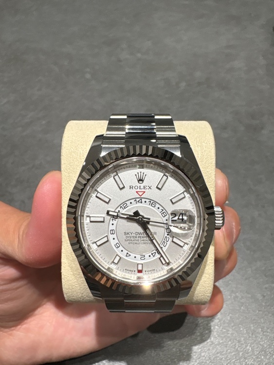 ロレックス スカイドゥエラー 32693（高級時計）の商品画像 - 査定依頼日：2025年6月24日 - 最高査定価格：2,750,000円