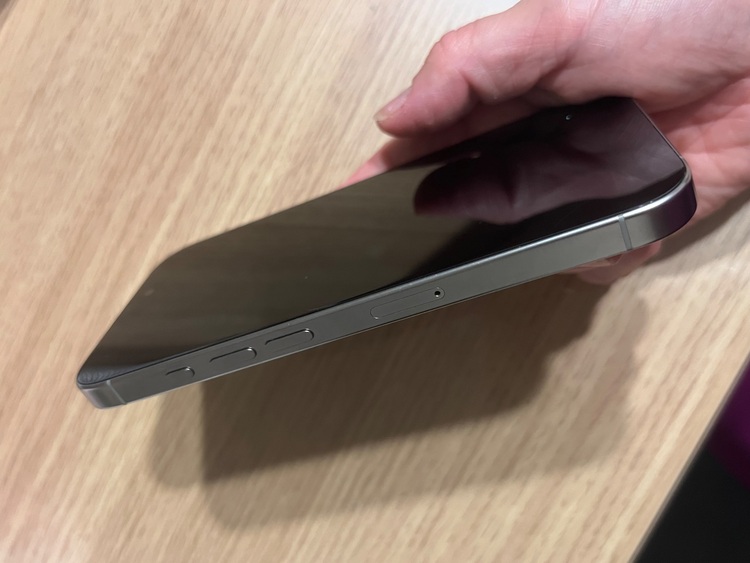 iPhone16pro256GBNaturalTitanium（スマホ）の商品画像 - 査定依頼日：2025年10月12日 - 最高査定価格：110,000円