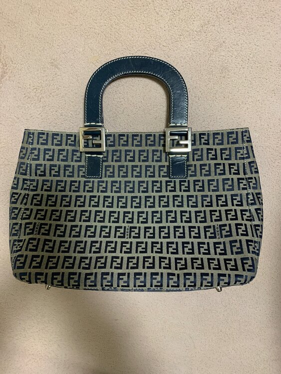 フェンディ  （ブランドバッグ）の商品画像 - 査定依頼日：2025年1月7日 - 最高査定価格：15,000円