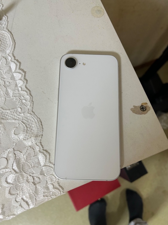 iPhone iPhone 16e 128GB 楽天モバイル（スマホ）の商品画像 - 査定依頼日：2026年6月17日 - 最高査定価格：65,000円