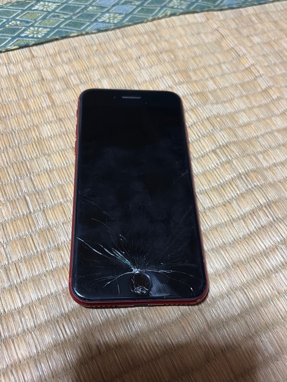 iPhone SE (第 2 世代) 64GB SIMフリー（スマホ）の商品画像 - 査定依頼日：2026年1月24日 - 最高査定価格：3,000円