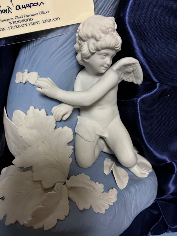 ウエッジウッド1999年ペア花瓶（美術品・骨董品）の商品画像 - 査定依頼日：2026年7月22日 - 最高査定価格：5,000円