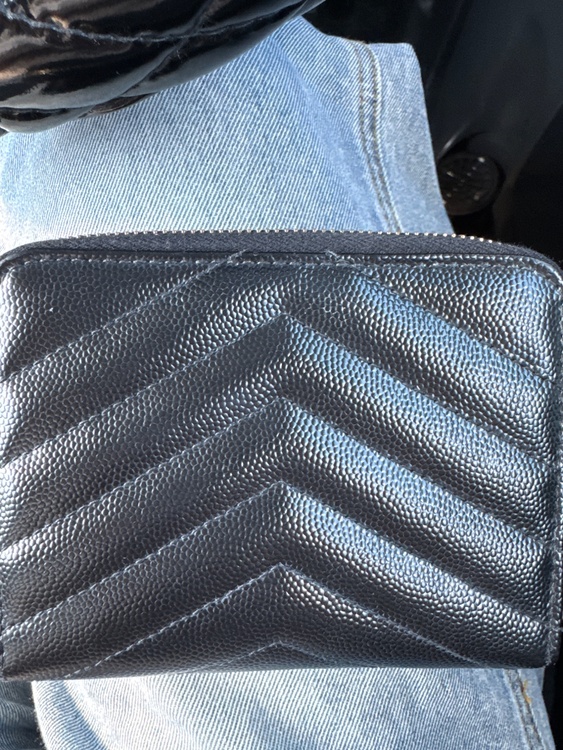 イブサンローラン  （ブランドバッグ）の商品画像 - 査定依頼日：2026年1月25日 - 最高査定価格：28,000円