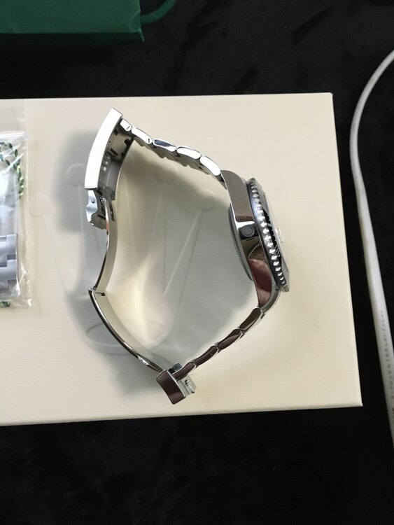 ロレックス シードゥエラー M126600-00（高級時計）の商品画像 - 査定依頼日：2025年5月7日 - 最高査定価格：1,750,000円