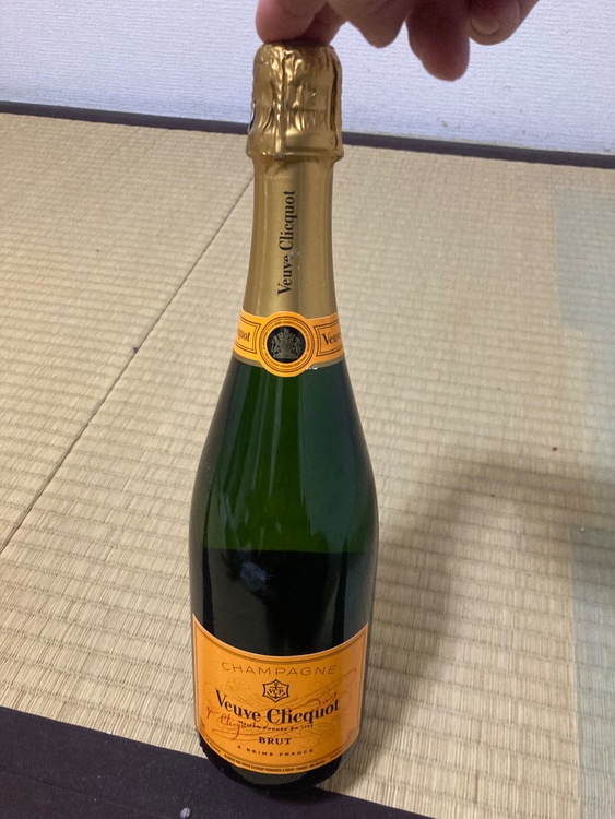 ヴーヴ・クリコ　イエローラベル（お酒）の商品画像 - 査定依頼日：2026年1月31日 - 最高査定価格：2,000円