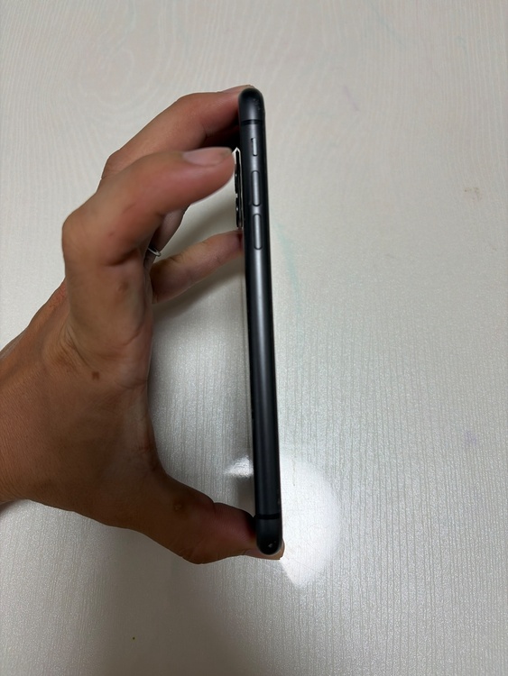 iPhone iPhoneX 256GB au（スマホ）の商品画像 - 査定依頼日：2026年8月23日 - 最高査定価格：6,000円