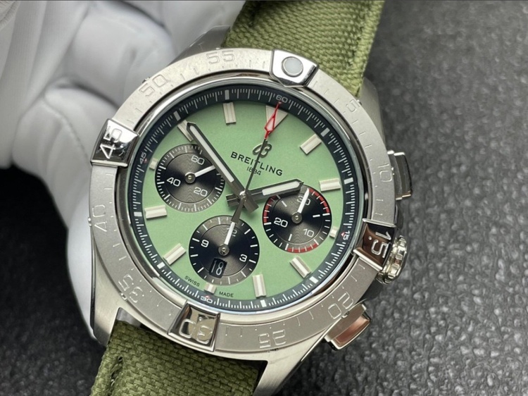 ブライトリング その他 メAB0147101L1X1（高級時計）の商品画像 - 査定依頼日：2025年12月15日 - 最高査定価格：650,000円