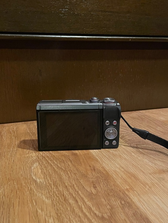 canon Powershot g7x mark3（カメラ）の商品画像 - 査定依頼日：2025年11月21日 - 最高査定価格：100,000円