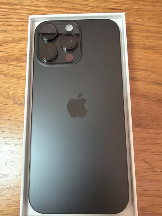 iPhone iPhone 16 Pro Max 256GB Softbank（スマホ）の商品画像 - 査定依頼日：2026年10月11日 - 最高査定価格：139,000円