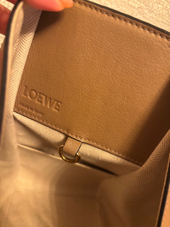 ロエベハンモックスモール（ブランドバッグ）の商品画像 - 査定依頼日：2025年8月30日 - 最高査定価格：130,000円