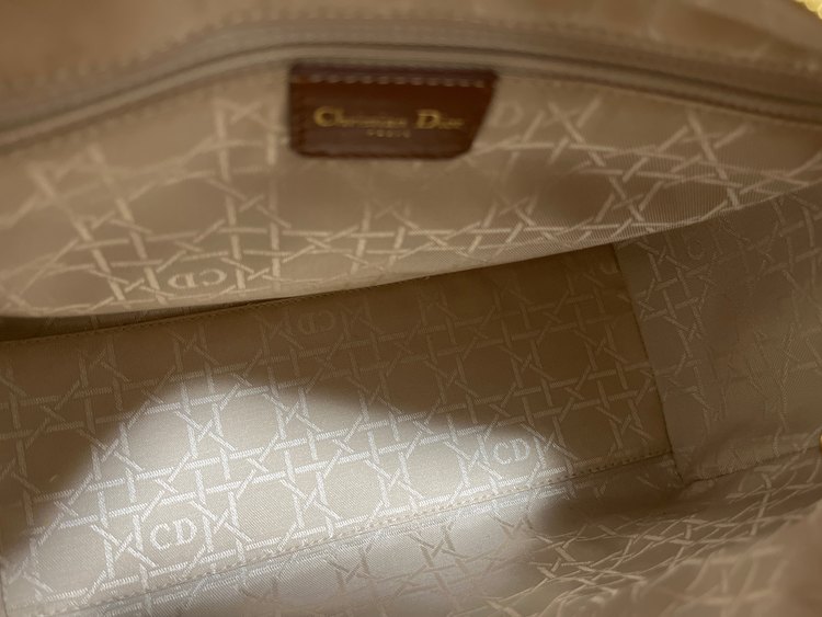 ディオール  （ブランドバッグ）の商品画像 - 査定依頼日：2023年5月26日 - 最高査定価格：220,000円