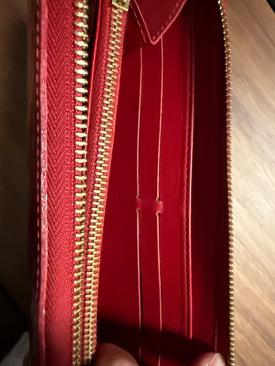 ヴェルニ（ブランド財布・小物）の商品画像 - 査定依頼日：2025年4月9日 - 最高査定価格：6,000円