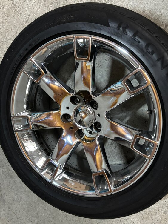 タイヤホイール（カー用品）の商品画像 - 査定依頼日：2025年4月2日 - 最高査定価格：500円