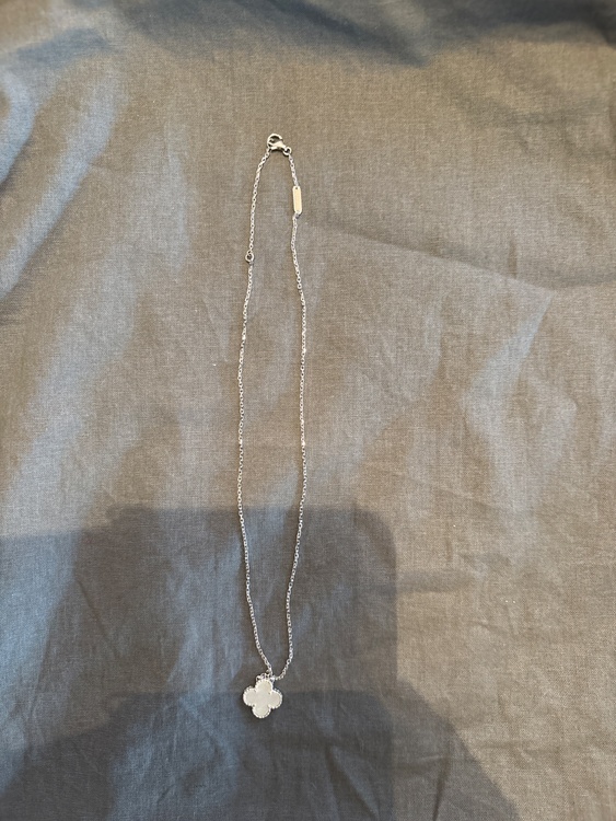 ヴァンクリフアルハンブラネックレス（金・貴金属）の商品画像 - 査定依頼日：2026年10月8日 - 最高査定価格：360,000円