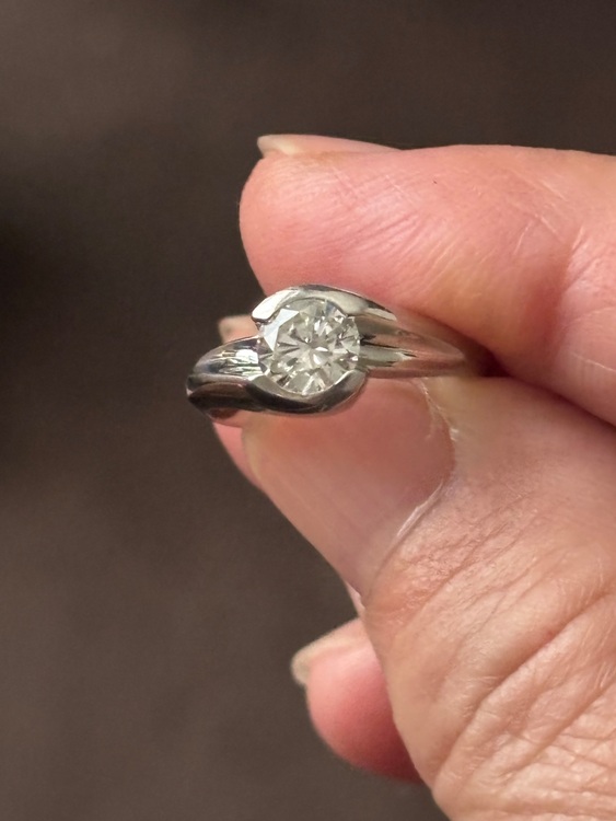 0.78カラットダイヤモンドプラチナリング（金・貴金属）の商品画像 - 査定依頼日：2025年10月8日 - 最高査定価格：200,000円