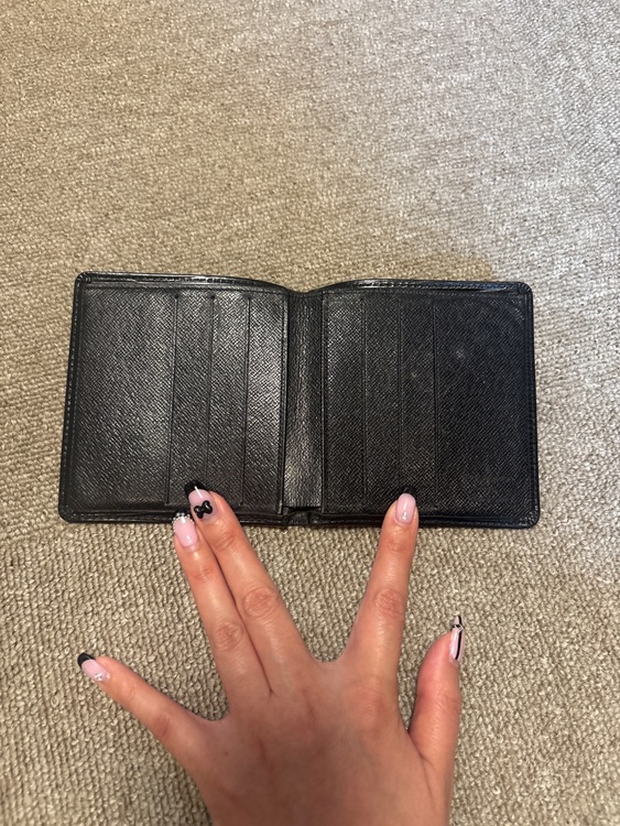 財布（ブランド財布・小物）の商品画像 - 査定依頼日：2025年8月13日 - 最高査定価格：2,000円