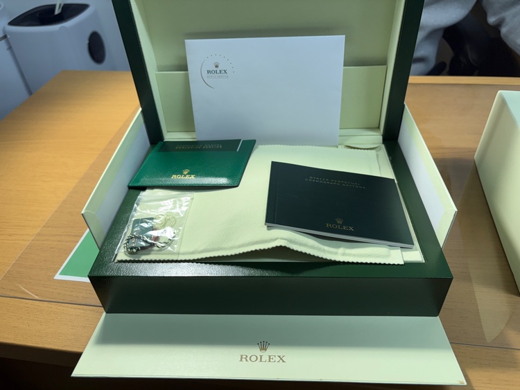 ロレックス デイトナ （高級時計）の商品画像 - 査定依頼日：2026年3月18日 - 最高査定価格：60,000,000円