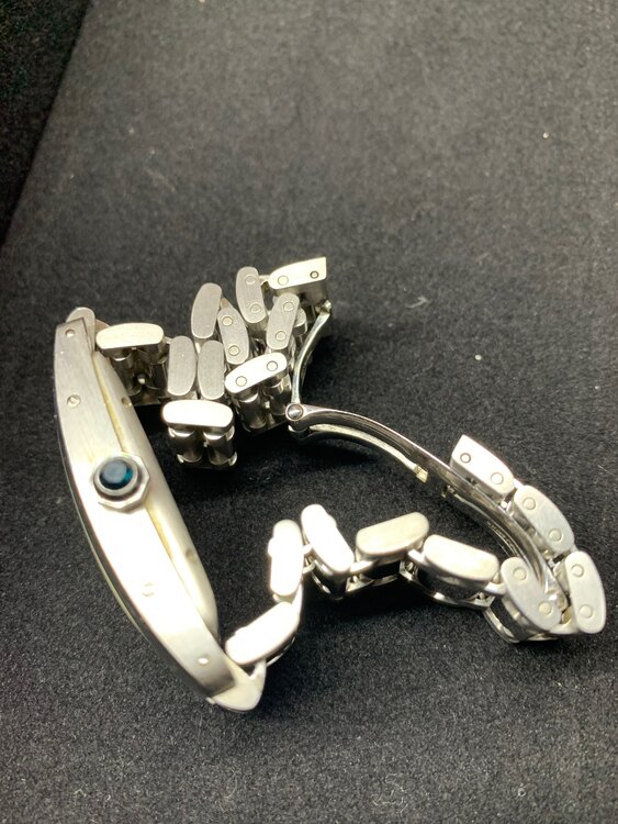 カルティエ タンク w260362（高級時計）の商品画像 - 査定依頼日：2025年3月10日 - 最高査定価格：1,200,000円