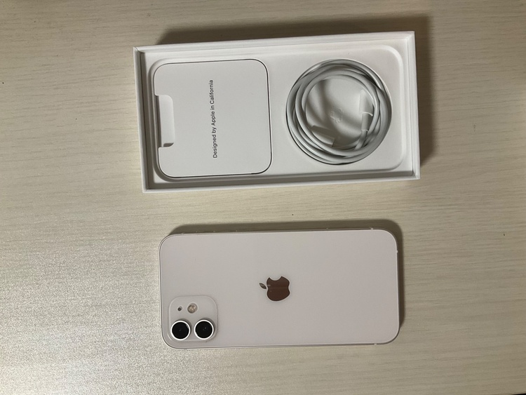 iPhone12 64GB 白（スマホ）の商品画像 - 査定依頼日：2026年4月5日 - 最高査定価格：27,000円