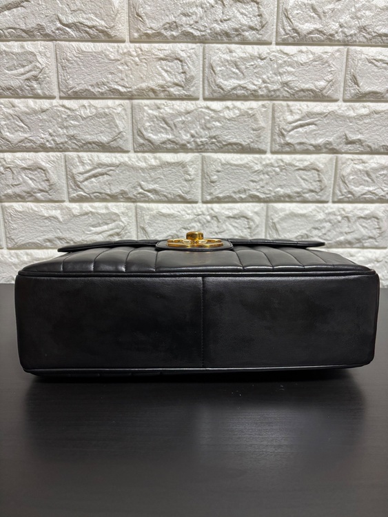 シャネル マドモアゼルチェーンショルダーバッグ ラムスキン ブラック/ゴールド金（ブランドバッグ）の商品画像 - 査定依頼日：2025年9月18日 - 最高査定価格：380,000円